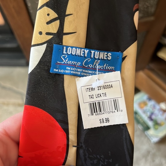 Brand new with tags vintage Taz lick Looney Tunes stamp collection tie - Picture 7 of 7